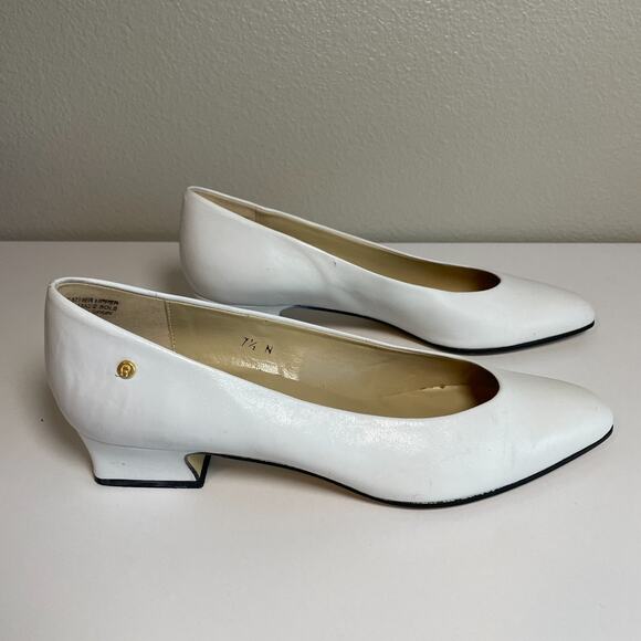 Etienne Aigner Womens Size 7.5 N White Ivory Leather Slip Classic Shoe Low Heels - Picture 3 of 8